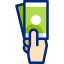 Рука держит деньги. 