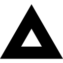 par de triángulos de dos tamaños diferentes en blanco y negro 