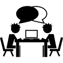 estudiantes hablando en una mesa con una computadora 