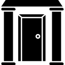 elegante puerta de entrada con columnas. 