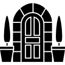 puerta en forma de arco con dos arbolitos en macetas a ambos lados 